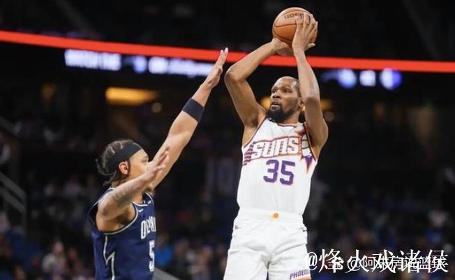 杜兰特半场高效表现:6投4中,三分全中,贡献14分3篮板1助攻1封盖 杜兰特半场高效表现:6投4中,三分全中,贡献14分3篮板1助攻1封盖